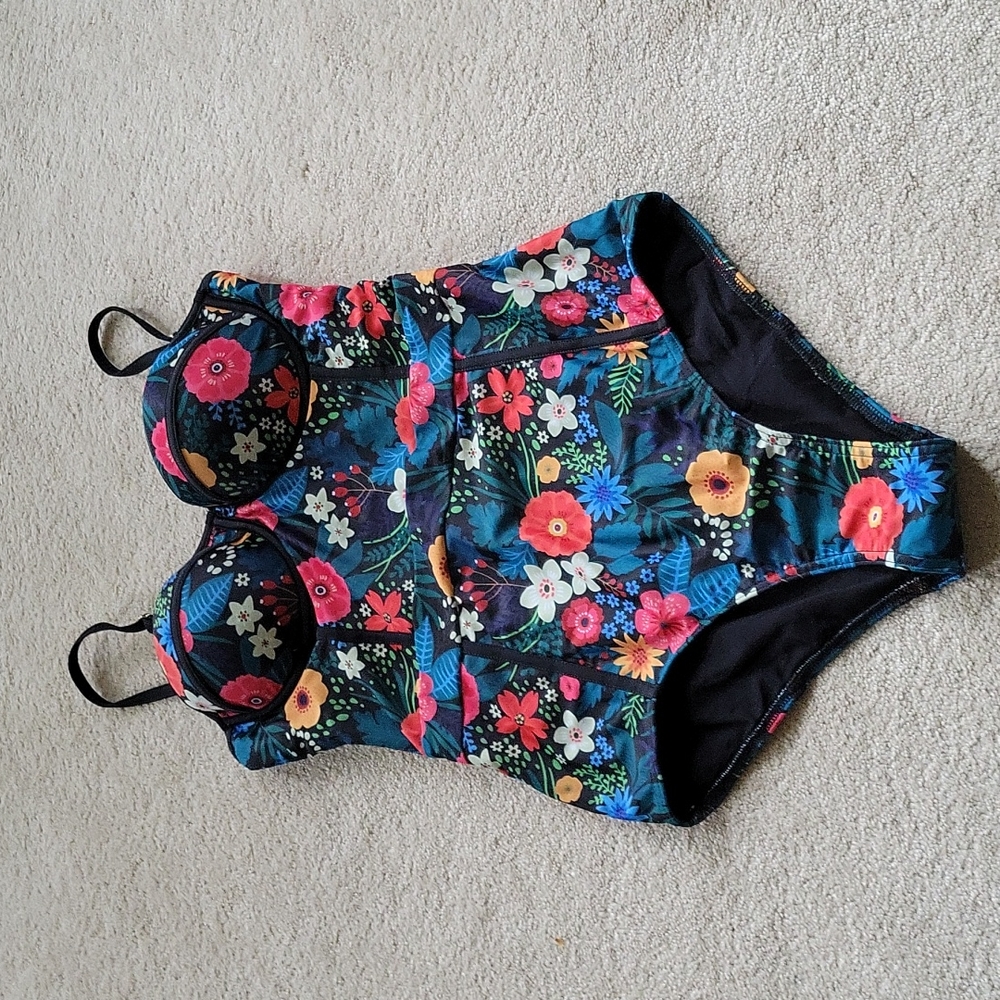 The Pippa 1pc Swimsuit Floral Print Sz Medium Read Strap